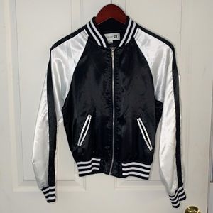 PRICE DROP🔻Light Bomber Jacket